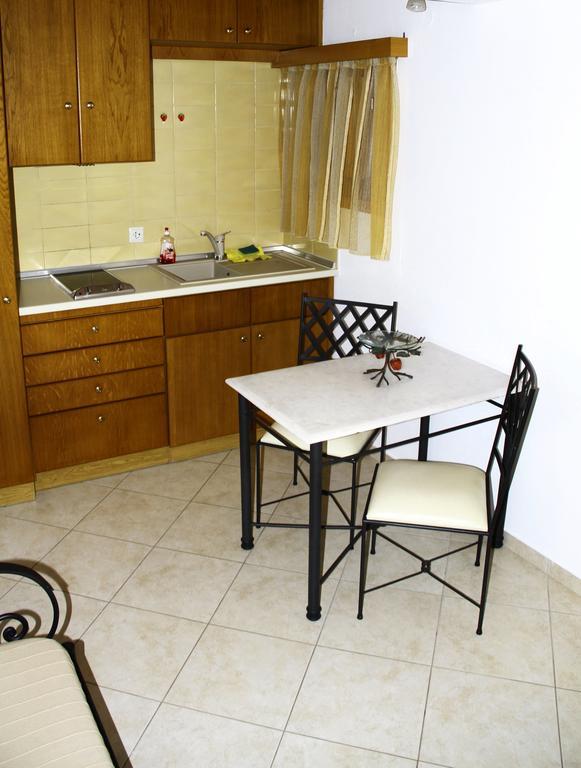 Alisachni Apartment Livadi  Luaran gambar